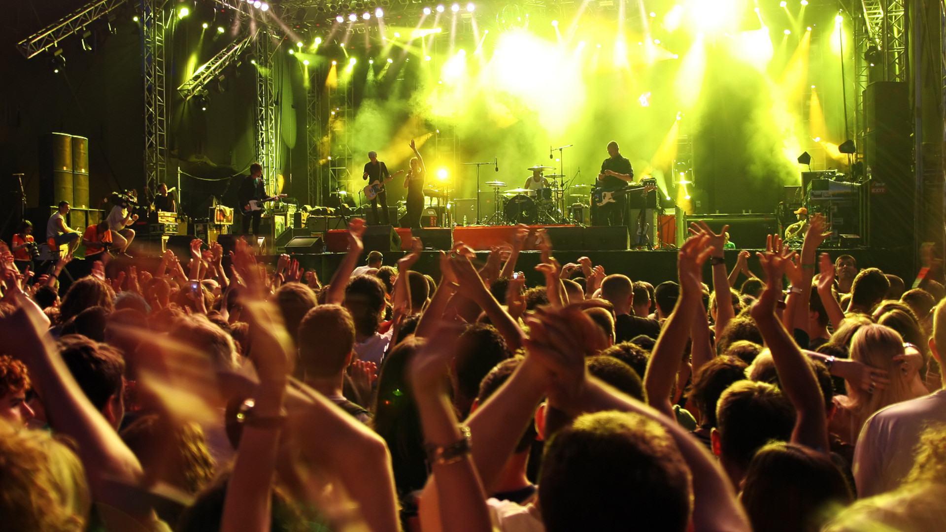 Symbolbild: Konzert mit Menschenmassen