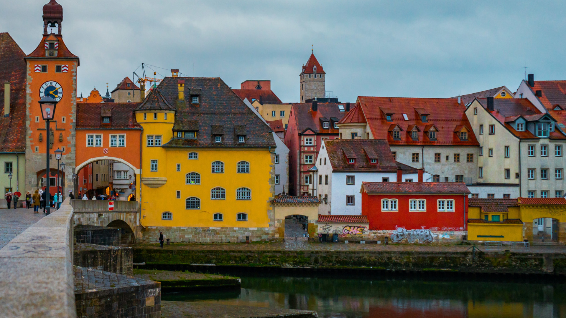 Blick von Stadtamhof auf die Stadt Regensburg
