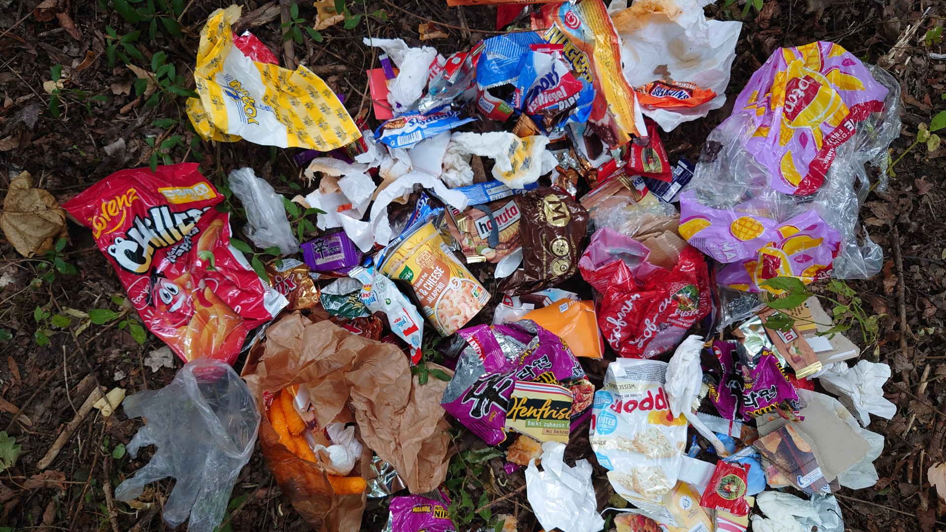 Müll liegt auf der Straße