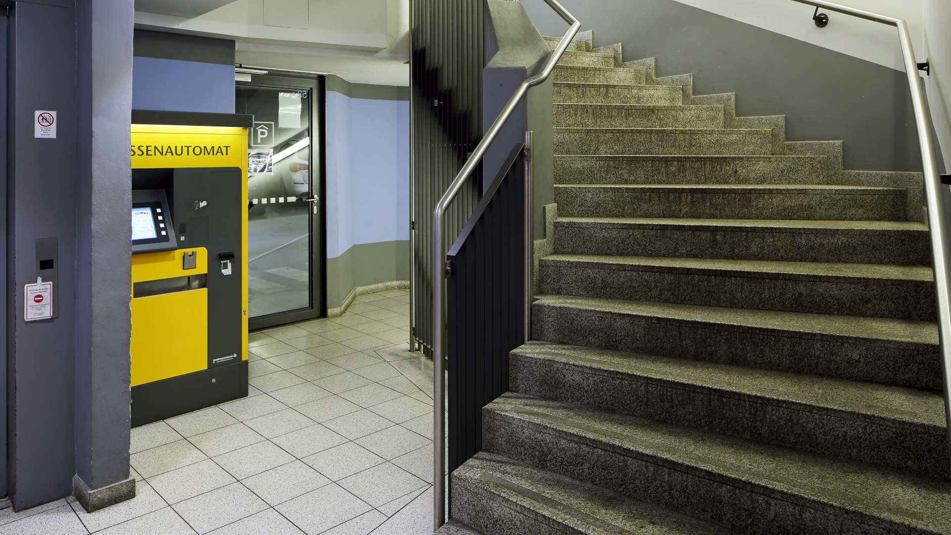  Treppenhaus der Tiefgarage