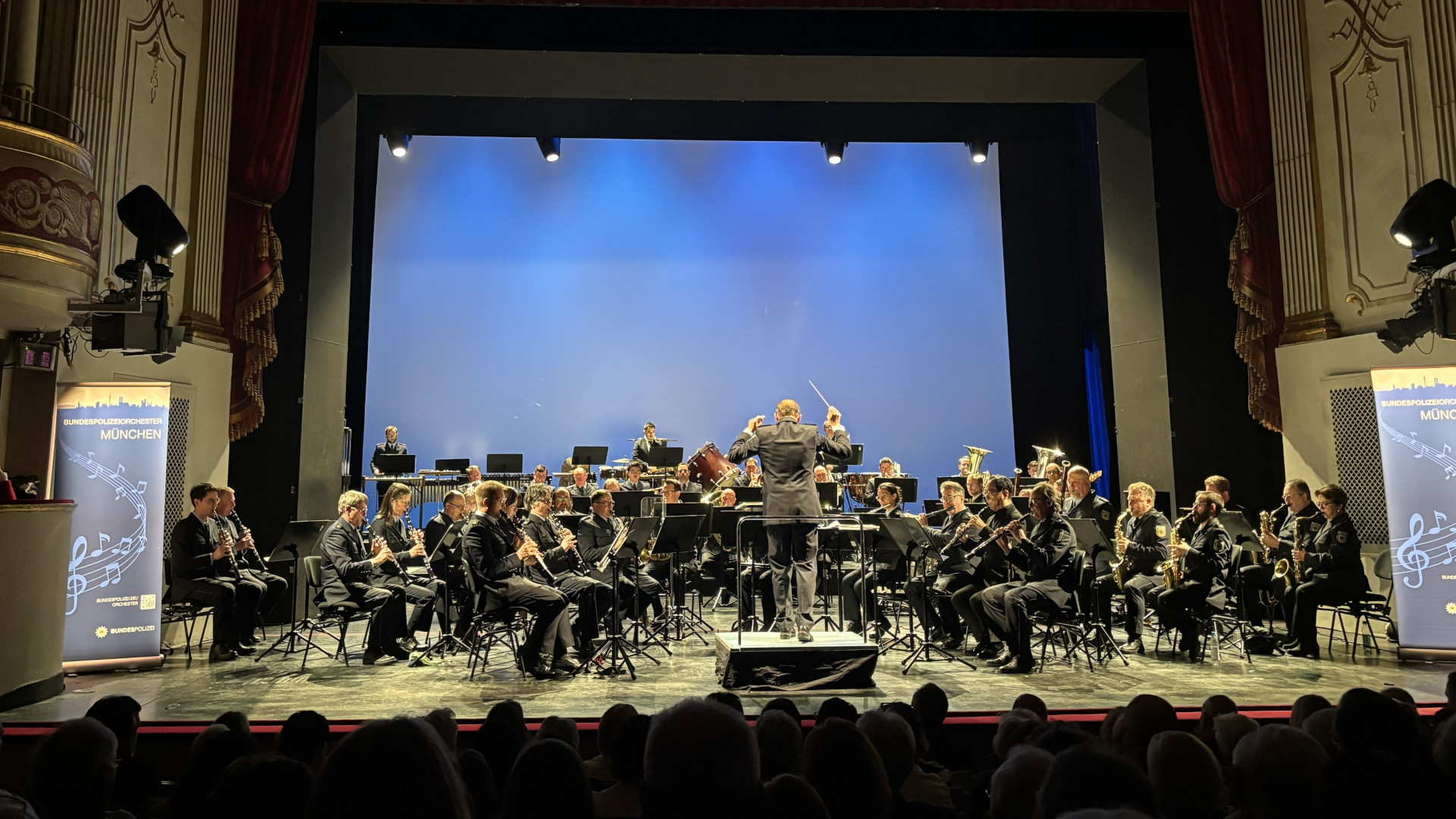 Das abwechslungsreiche Programm des Bundespolizeiorchesters begeisterte das Publikum
