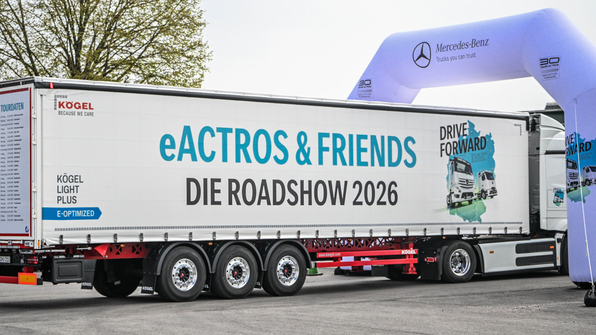 Lkw der Mercedes-Benz Trucks Roadshow 2026