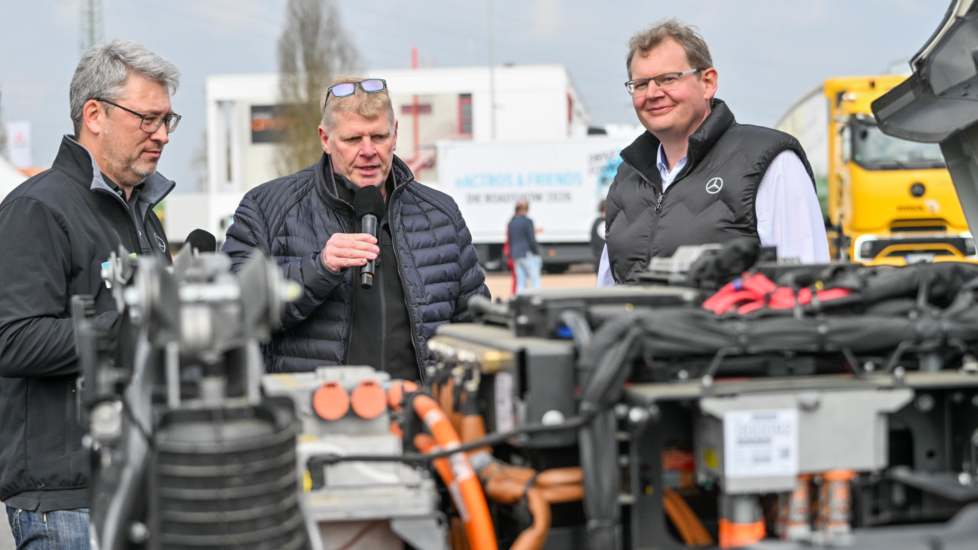 mercedes benz trucks roadshow 2026 die zukunft der nutzfahrzeuglogistik live erleben 1