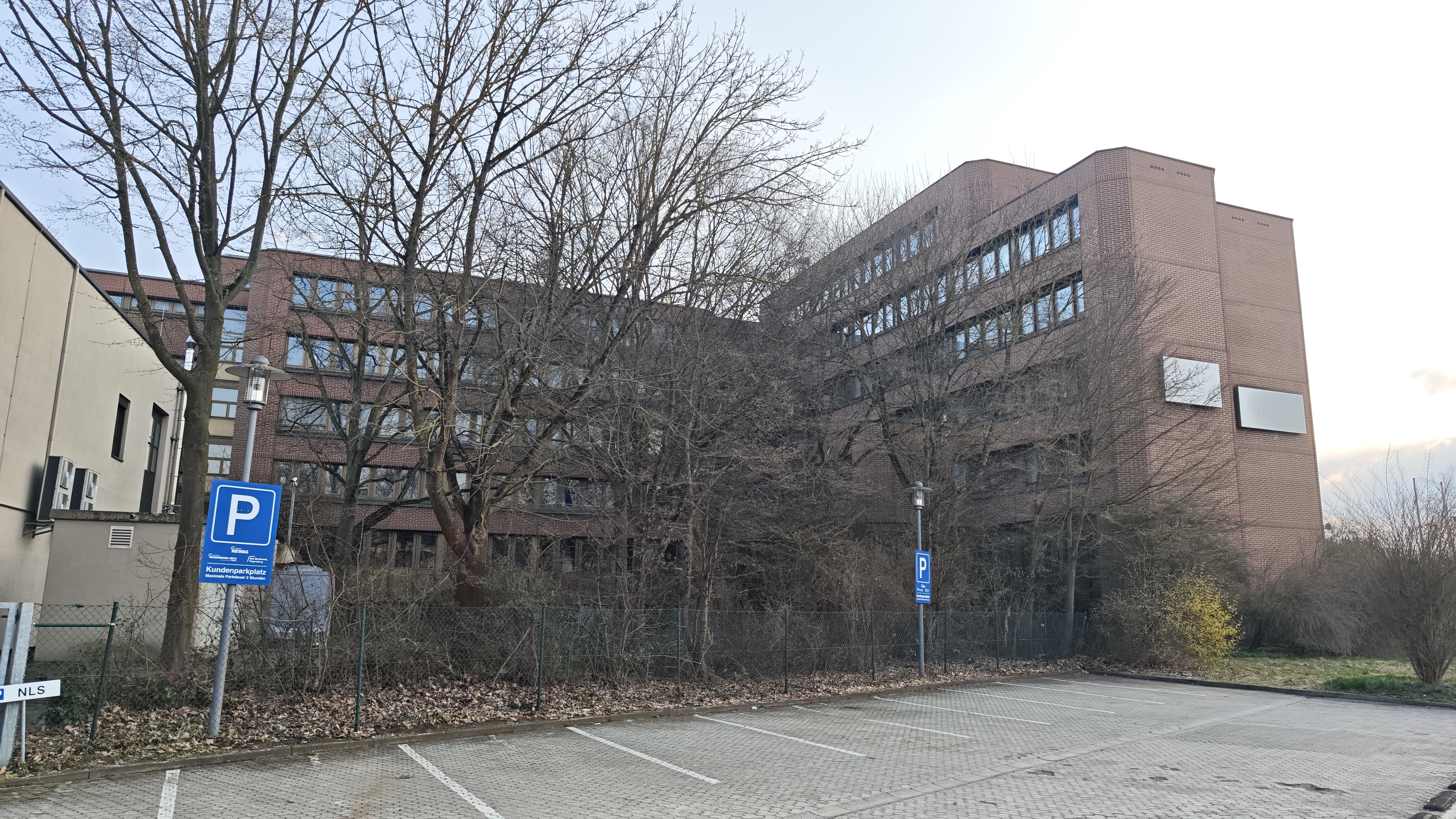 vom energiezentrum zum rathaus 39 millionen euro fuer den umbau des ehemaligen rewag gebaeudes 2