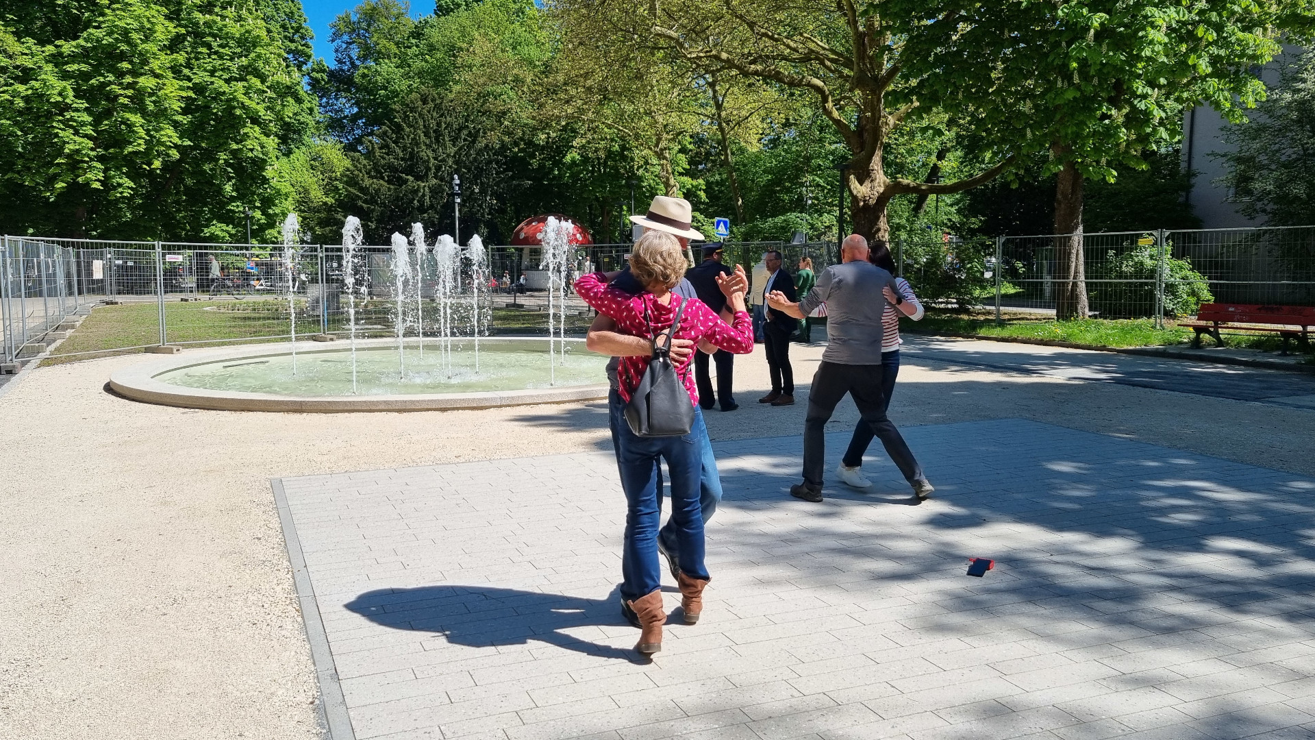 neue brunnenanlage wird zum lebendigen treffpunkt an der fuerst anselm allee 1
