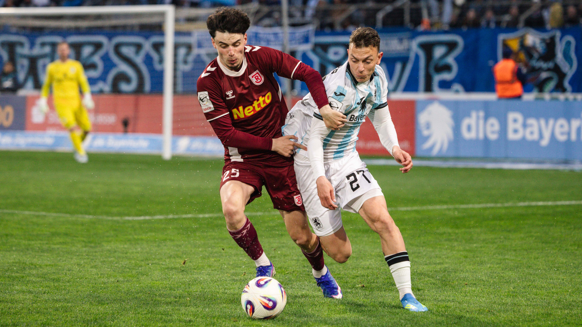 Fußballspieler auf dem Rasen