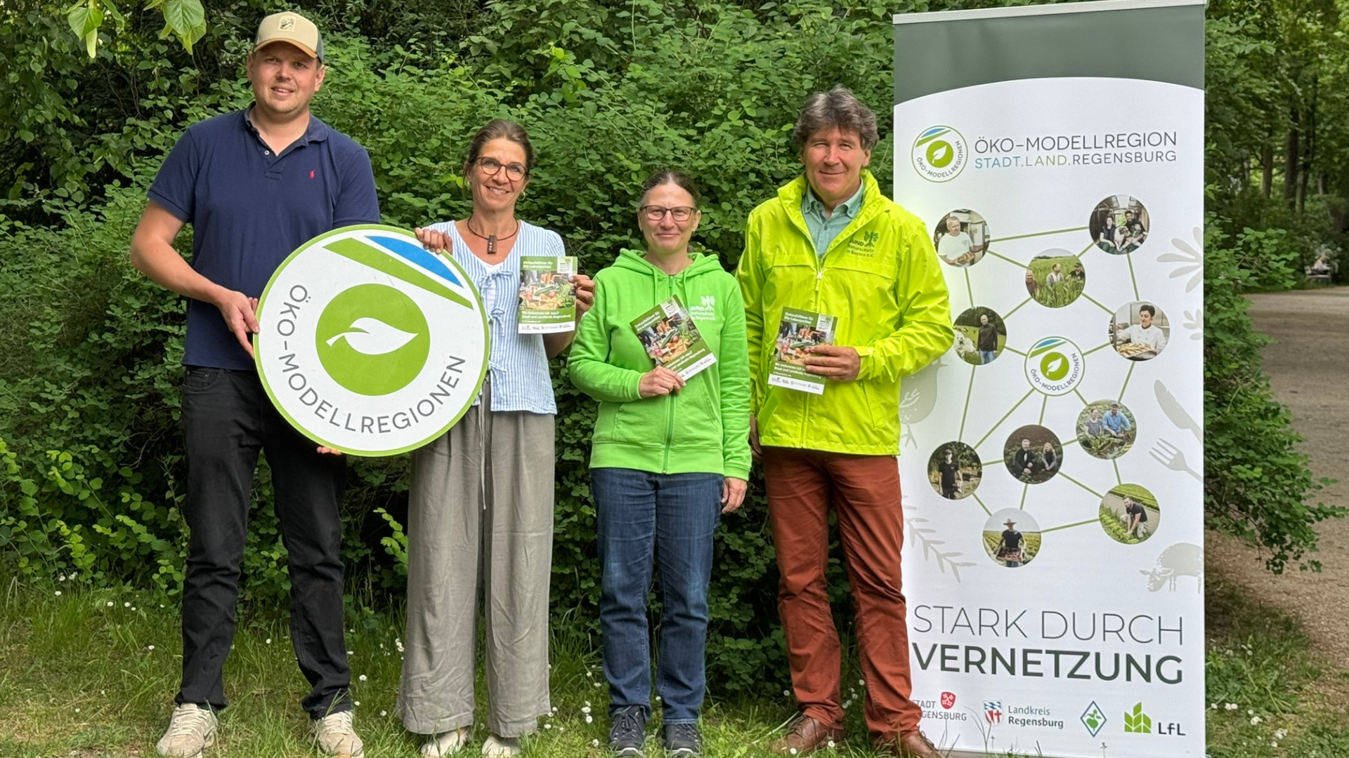 vlnr: Julius Kuschel, Elke Oelkers, Dr. Angela Nunn und Raimund Schoberer 