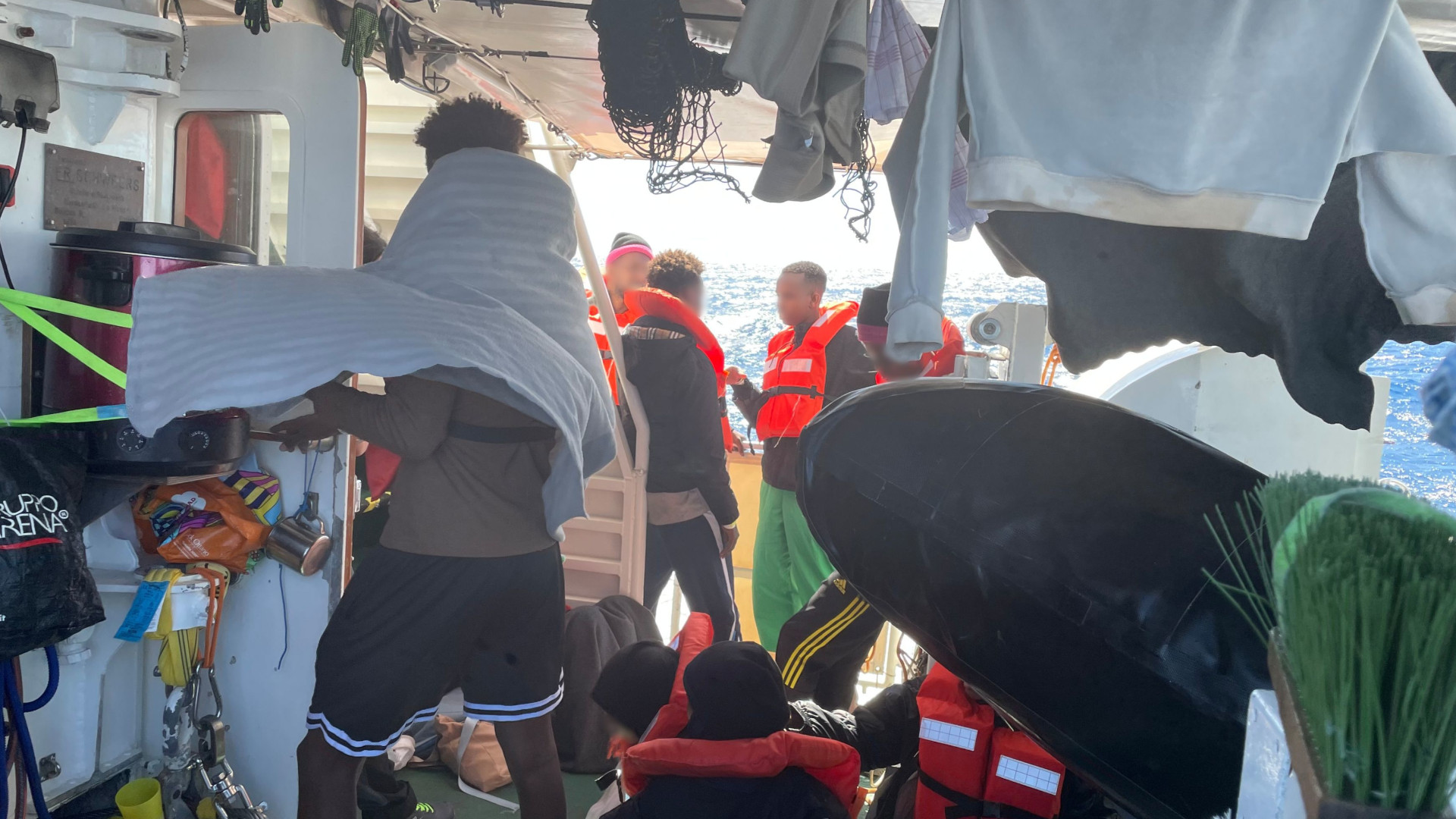  Menschen auf der Sea-Eye
