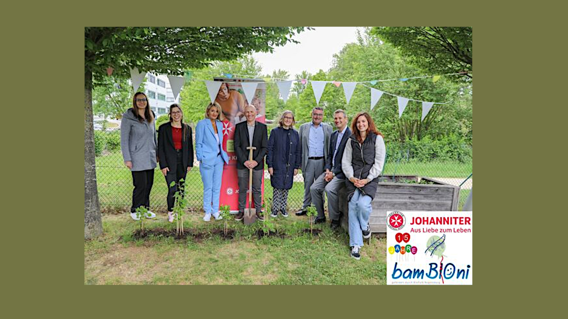  v.l.n.r. Tamara Deml-Glöckner (Fotografin & Marketing Johanniter), Anna-Sophie Graf (Leitung bamBIOni), Gabriele Mirbeth und Martin Weber (Facility Managment BioPark), Silvia Meyer (Leiterin KITAs Johanniter), Martin Steinkirchner (Regionalvorstand Johanniter), Dr. Thomas Diefenthal (Geschäftsführer BioPark), Veronika Rackl (Elternbeirat bamBIOni)