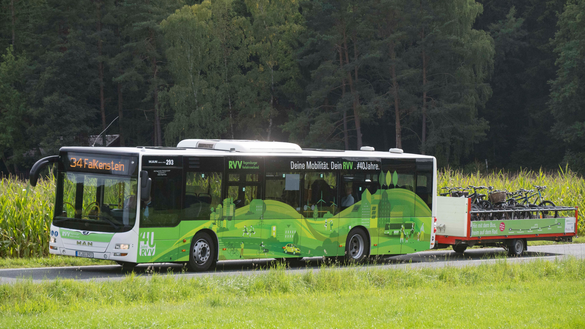 Bus mit Fahrradanhänger