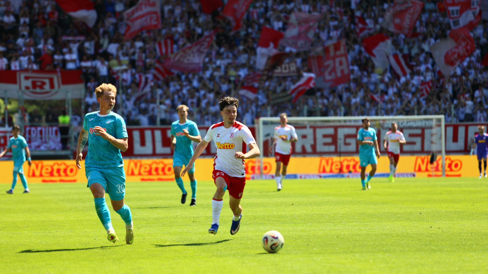 Fußballspieler auf dem Rasen