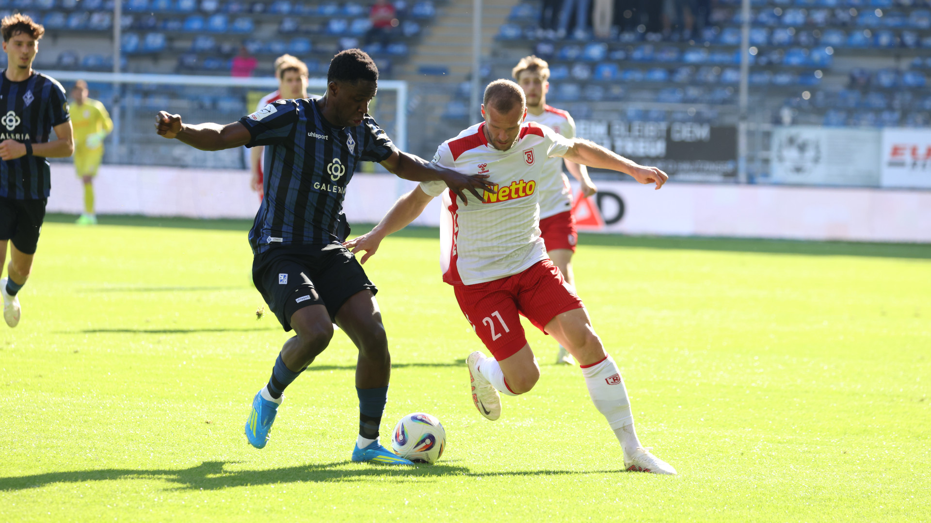 Fußballspieler auf dem Rasen