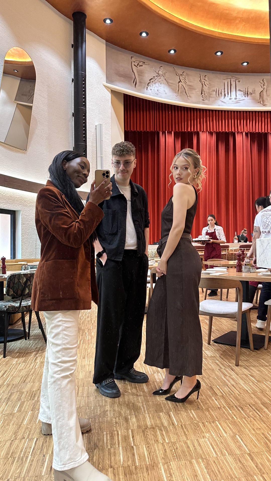 Fotograf Levin shootet mit Model Karo für FASHION & LIFESTYLE und das Cover des nächsten filterMAGAZINs