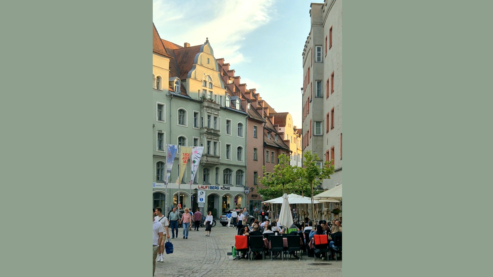 Am 17. Juli 2026 lädt die Regensburger Altstadt erstmals zu einem gemeinsamen Sommerabend mit verlängerten Öffnungszeiten bis 22 Uhr ein. 