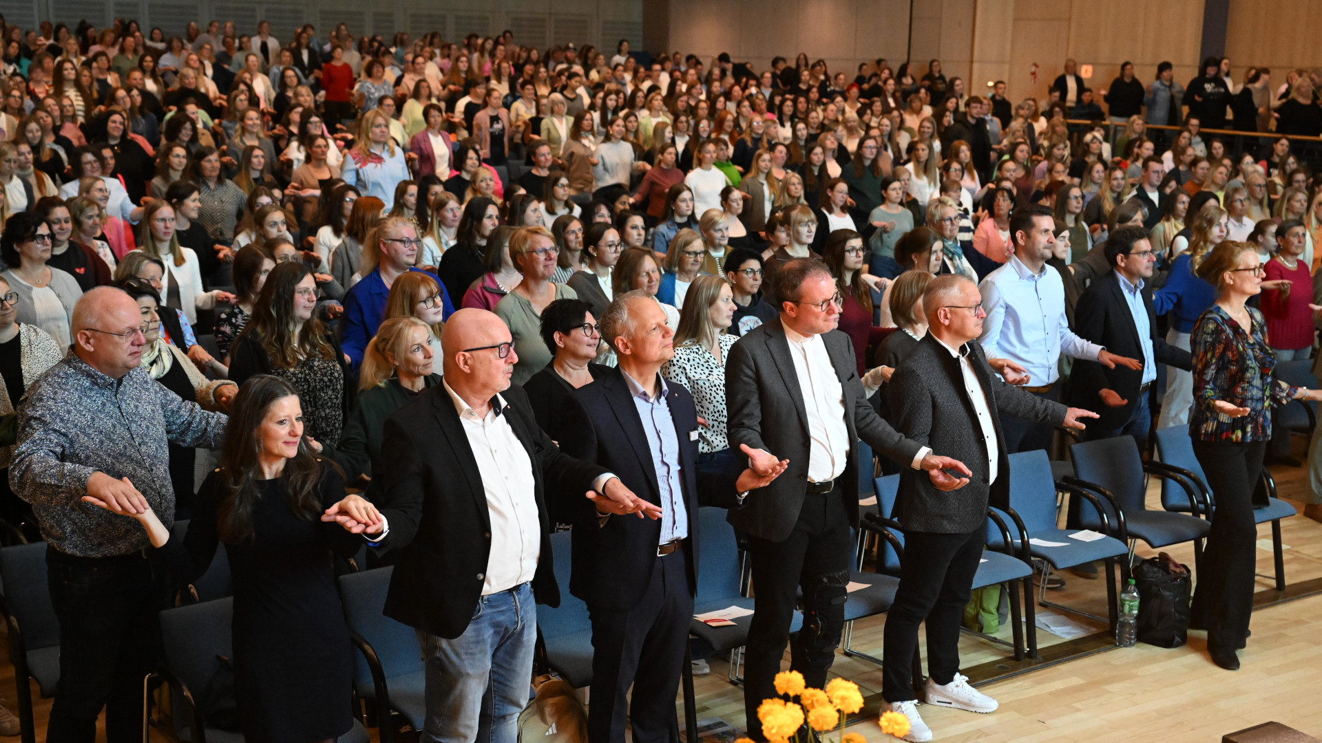 Der große Saal der Max-Reger-Halle war mit über 600 Teilnehmenden am Kita-Fachtag des Caritas-Diözesanverbandes bis auf den letzten Platz gefüllt