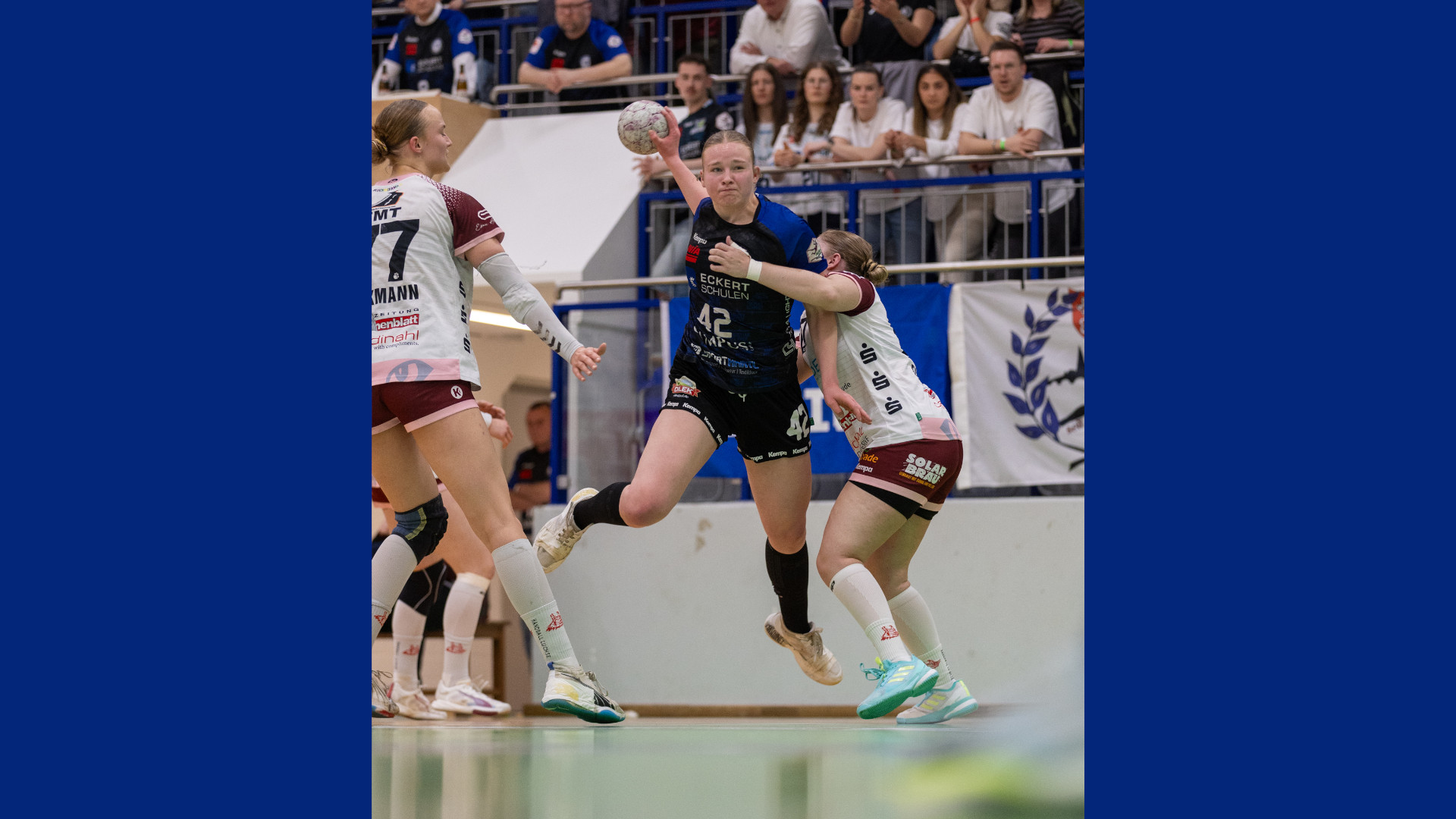 Milena Stürenburg, Studentin der OTH Regensburg, wurde für die FISU World University Championship Handball 2026 nominiert und vertritt Deutschland bei der Studierenden-Weltmeisterschaft in Frankreich.