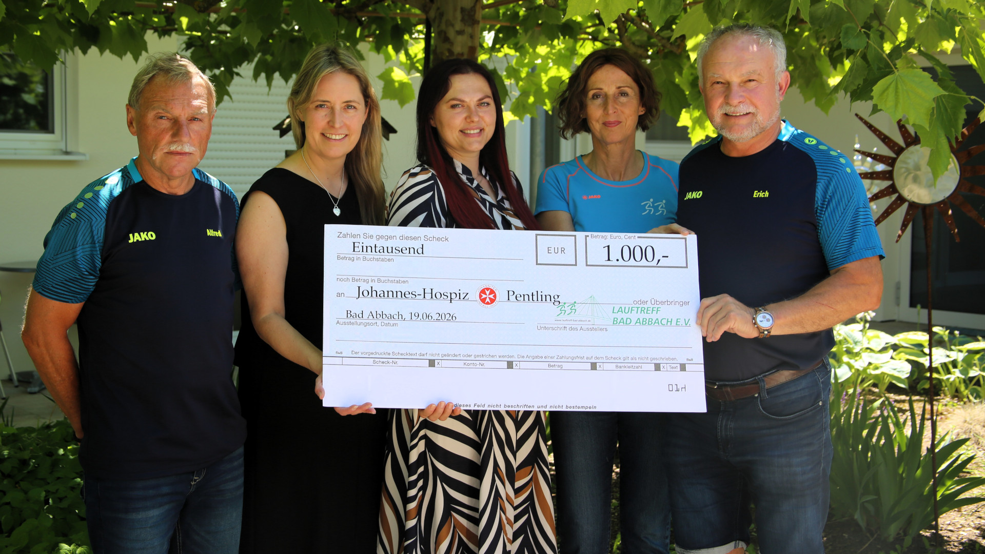 (v.l.n.r.): Alfred Lakotta (2. Vorstand Lauftreff Bad Abbach), Silke Weiler (zukünftiges Mitglied im Regionalvorstand der Johanniter in Ostbayern), Kristina Fröhler (Einrichtungsleitung Johannes-Hospiz), Bianca Heimhofer (Kassiererin Lauftreff Bad Abbach), Erich Wagner (1. Vorstand Lauftreff Bad Abbach)