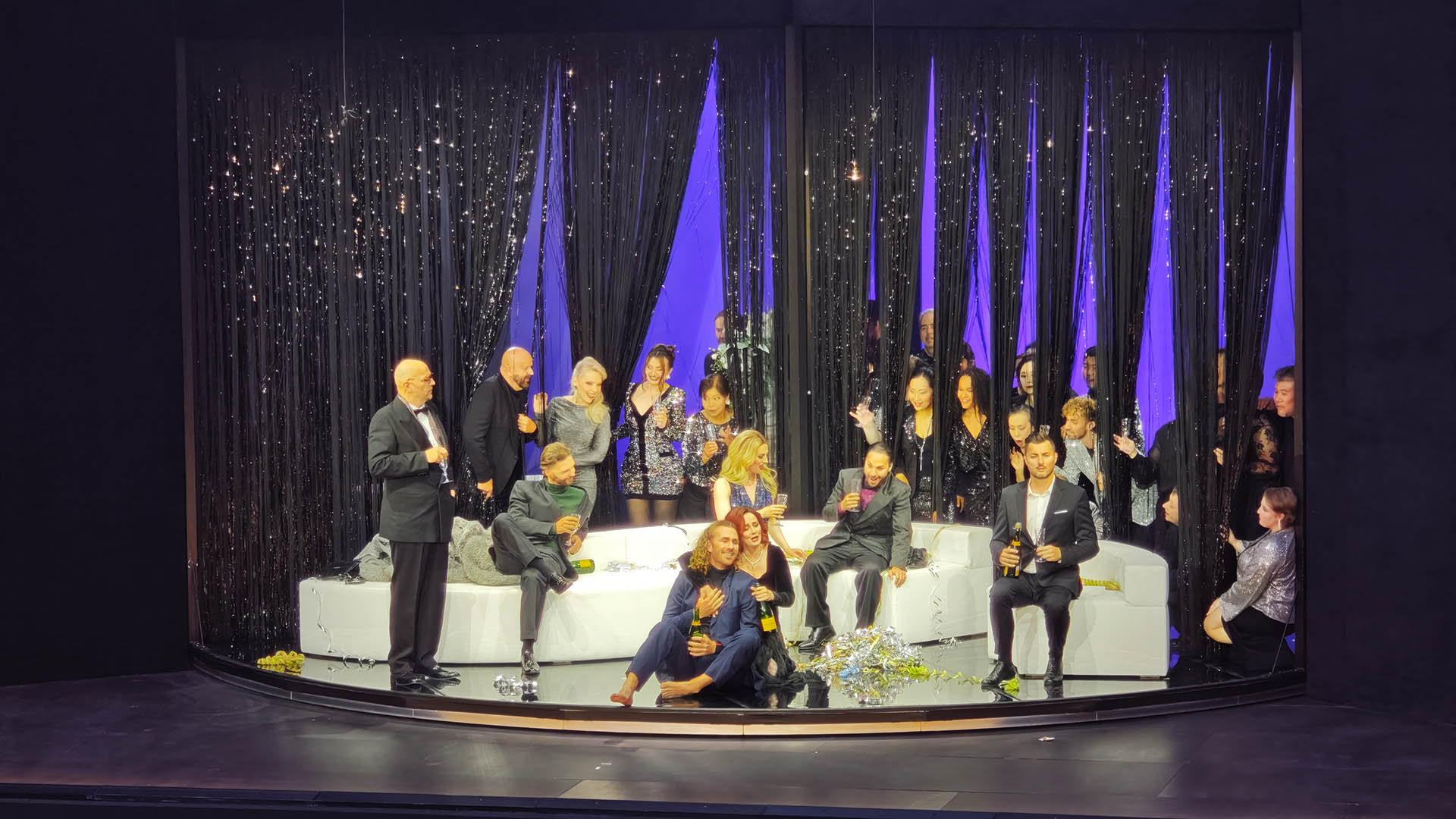 zwischen glanz liebe und tragik la traviata eroeffnet die schlossfestspiele 3