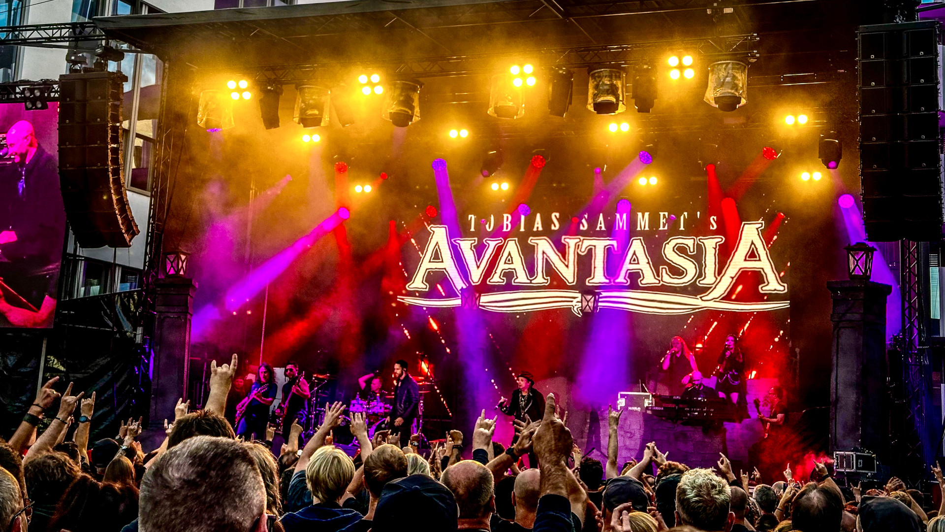 Bombastischer-Metal-Zauber-unter-freiem-Himmel-Avantasia-verwandeln-Regensburg-in-eine-Rockoper