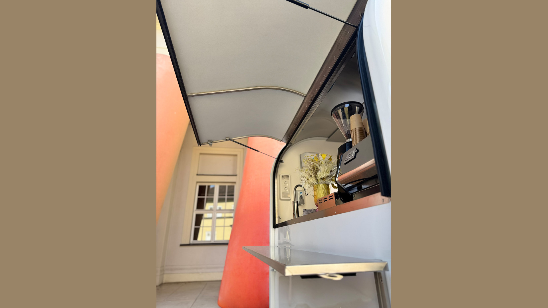 Kaffee-trifft-Kunst-Rehorik-er-ffnet-Kaffeebar-vor-dem-Museum