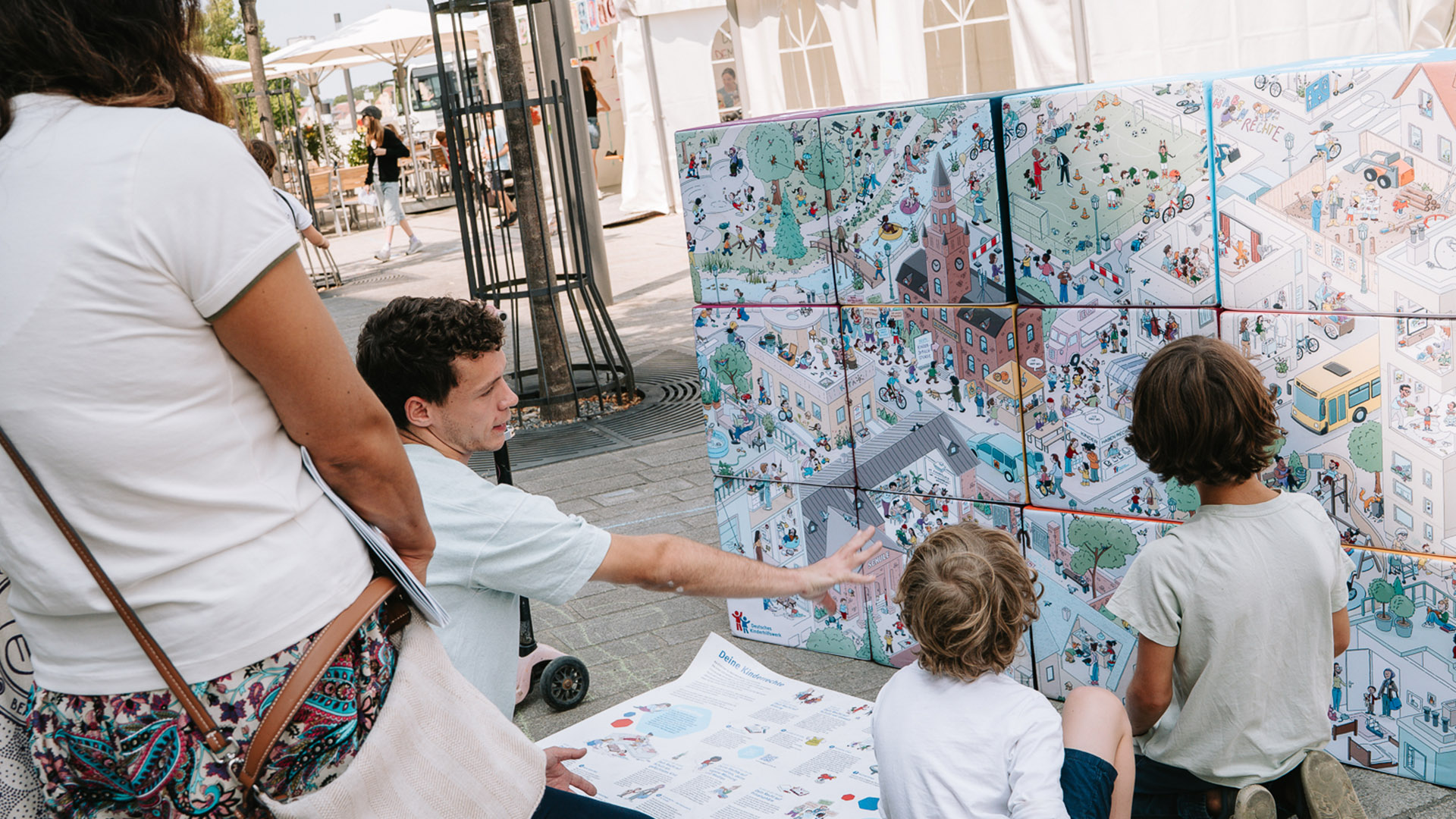 ueber 11 000 besucher beim fest der demokratie in regensburg 2
