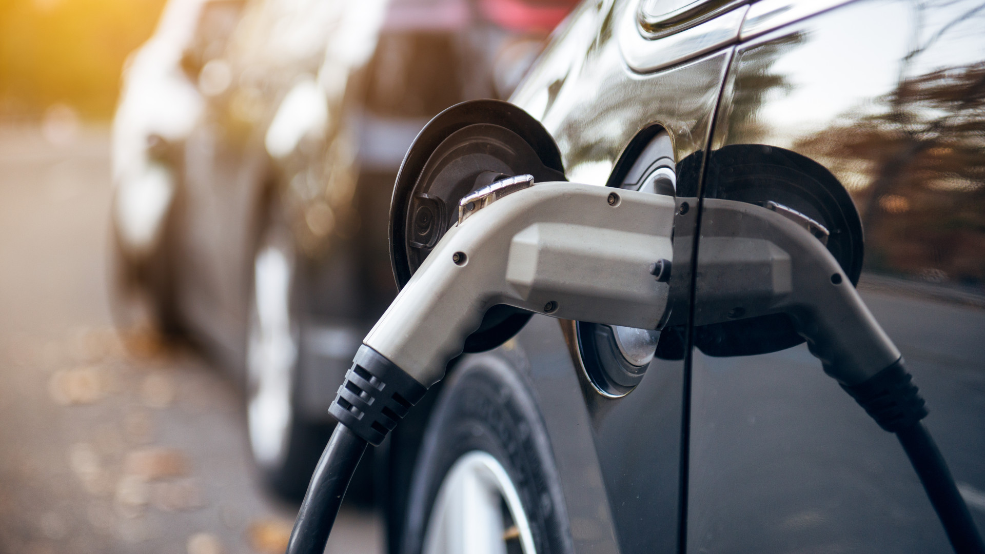 Elektromobilit-t-boomt-Hochvolt-Kompetenz-wird-zum-Karriere-Turbo