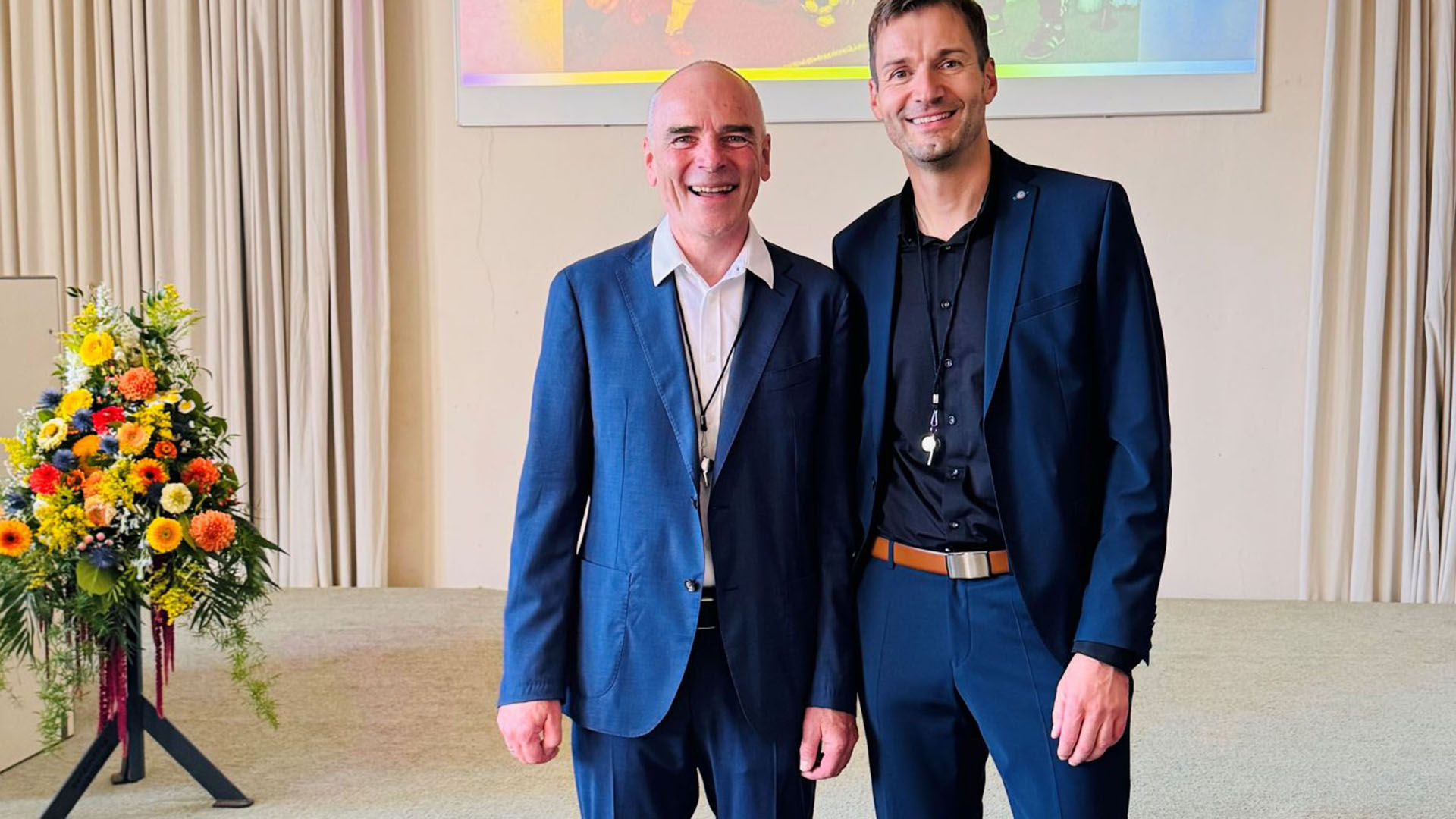 Manfred Soderer (li) bei seiner Verabschiedung mit Nachfolger Thomas Roidl