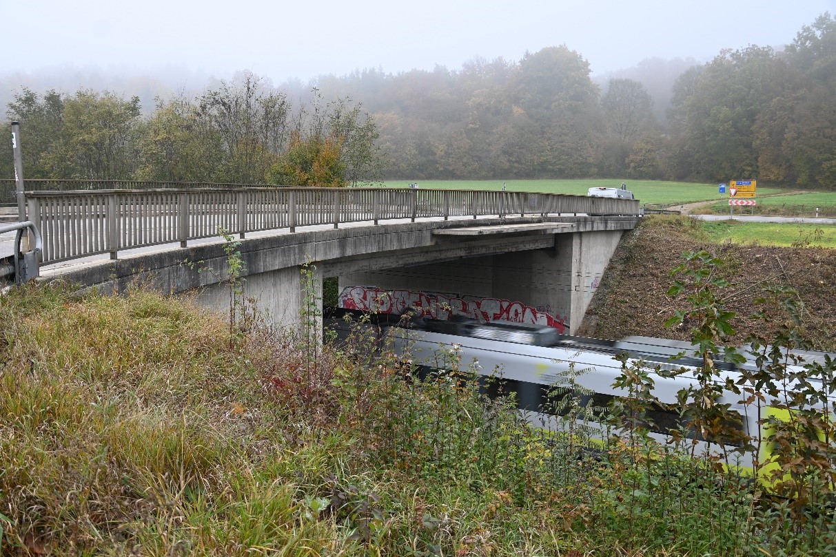 Die Bahnbrücke bei Nittendorf