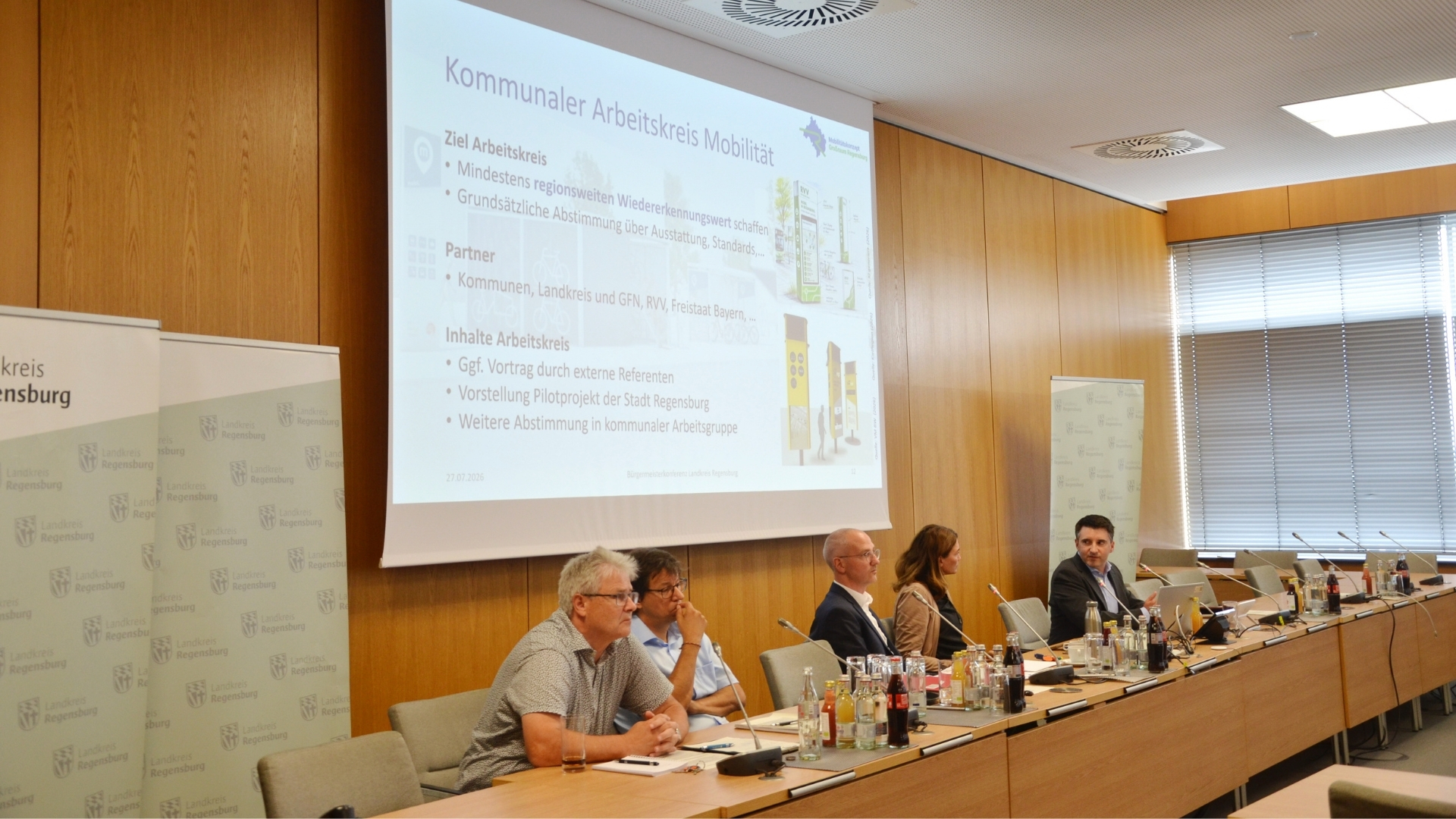: Die Maßnahme Empfehlungen zur Verbesserung der Verkehrssituation für die gesamte Region Regensburg wurden den Bürgermeisterinnen und Bürgermeistern der landkreisangehörigen Gemeinden vorgestellt. 