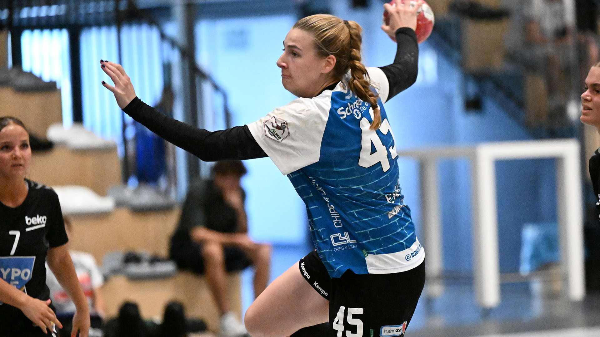 #45 Zurück auf der Platte: Kreisläuferin Sophia Ewald war beim „Wiesn-Cup" in Hollabrunn wieder fester Bestandteil des Teams