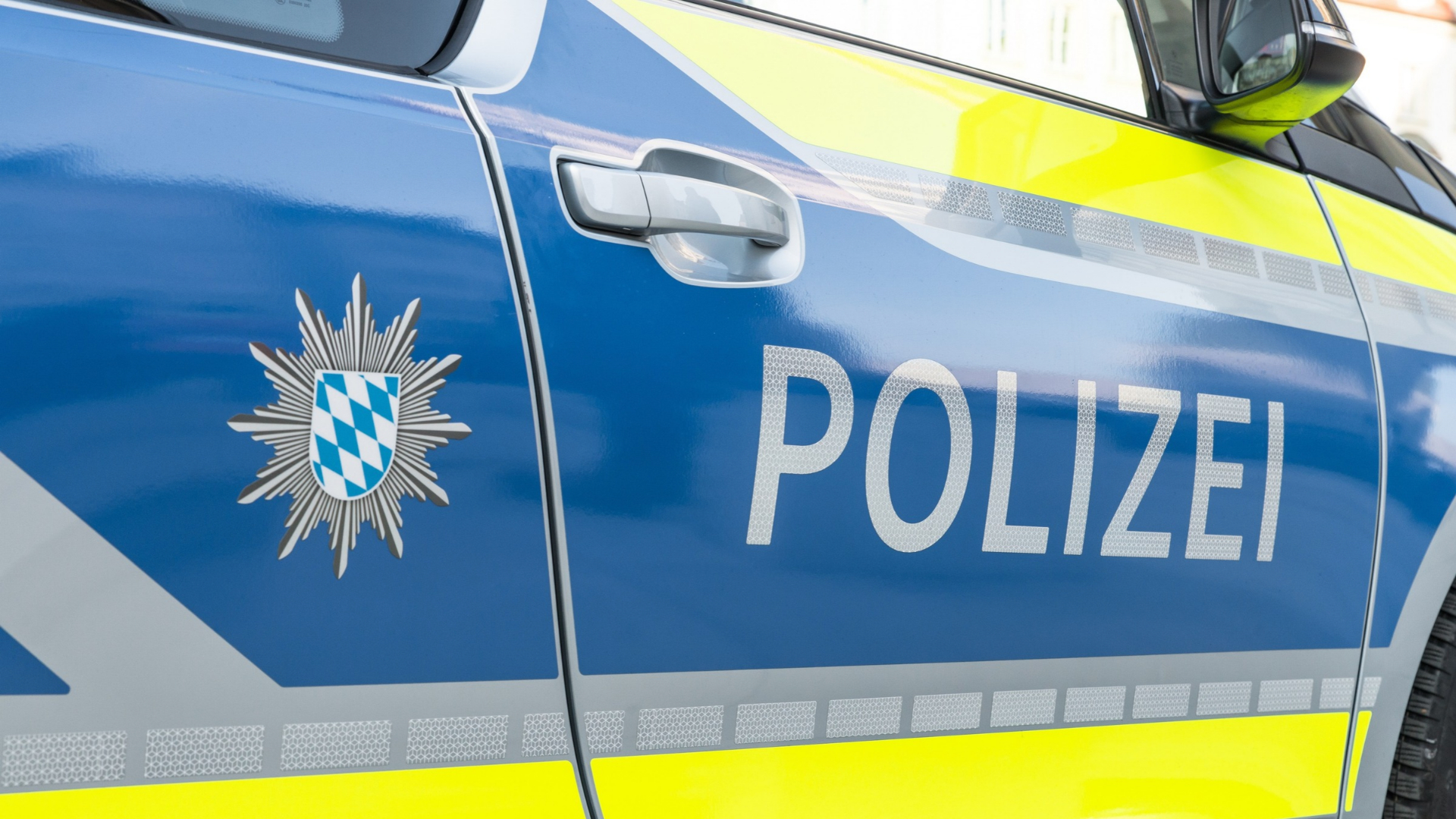 Ein Polizeifahrzeug