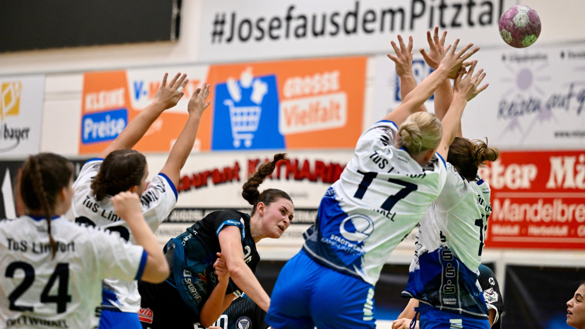 Anna Ehmann trifft für die Bunkerladies