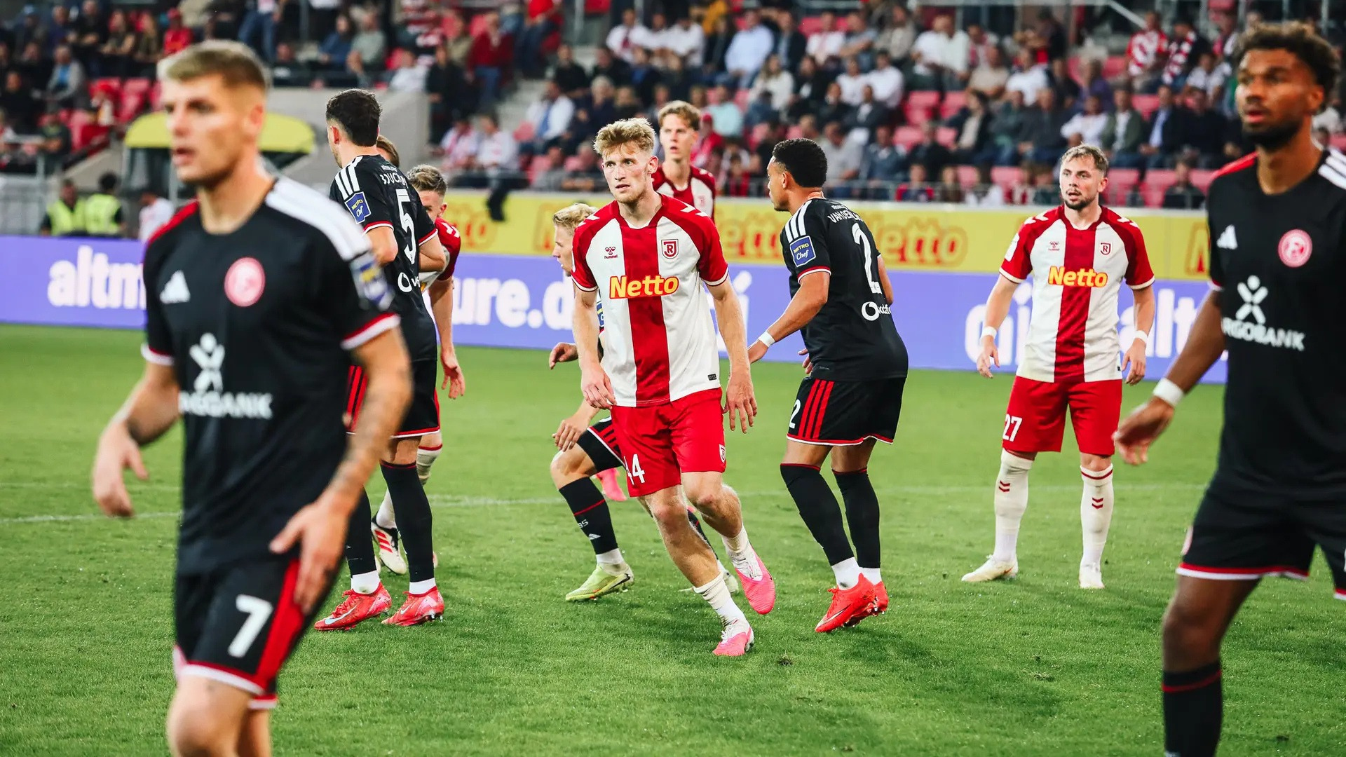 Der SSV Jahn Regensburg gegen Fortuna Düsseldorf
