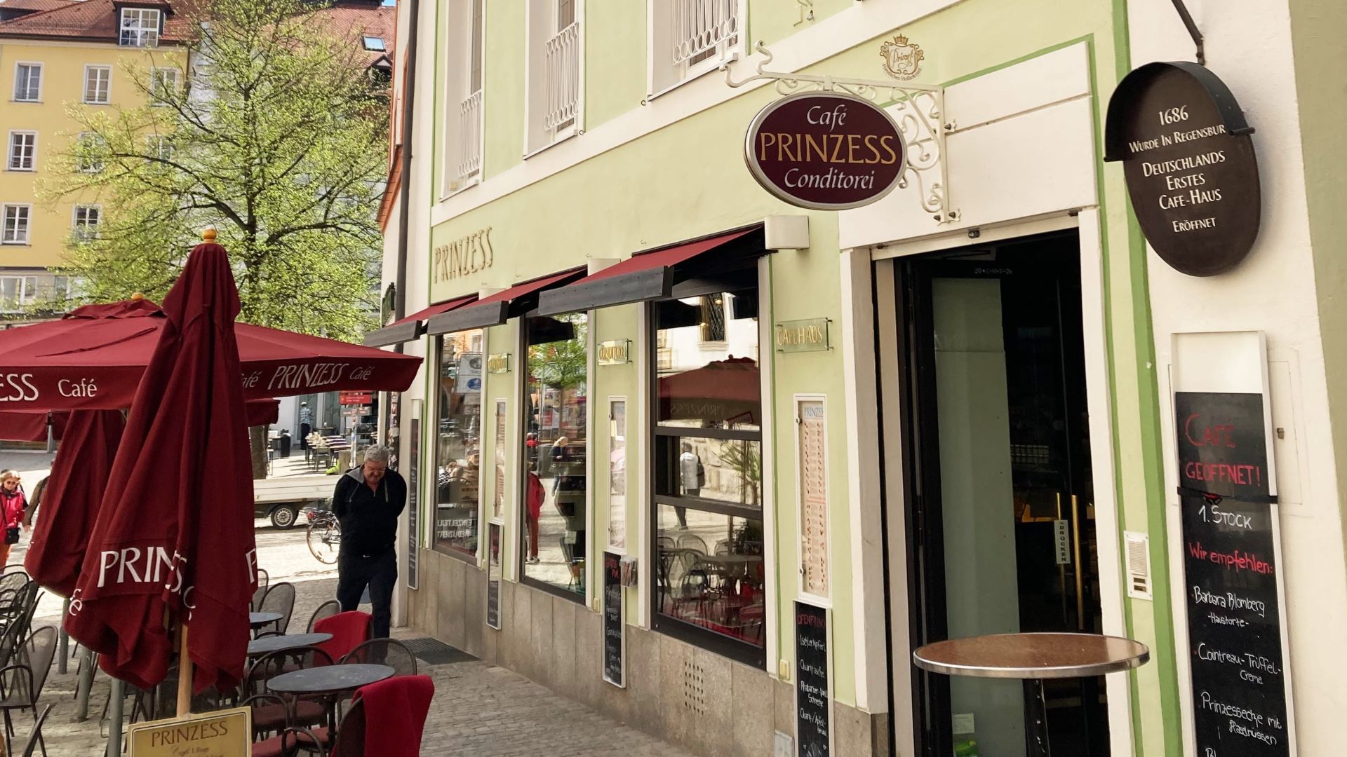 im kaffeehaus wo die alte tradition weiterlebt bild2