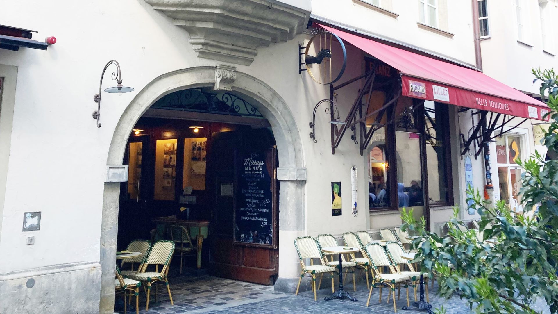im kaffeehaus wo die alte tradition weiterlebt bild3