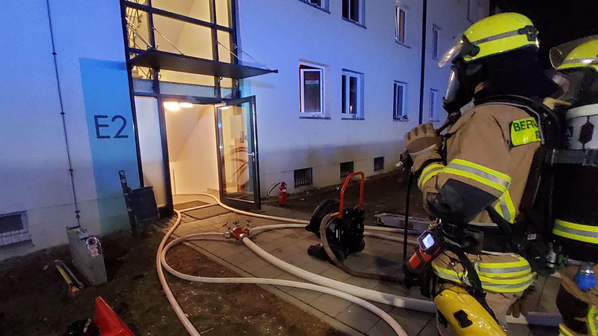 Feuerwehr vor Wohnheim