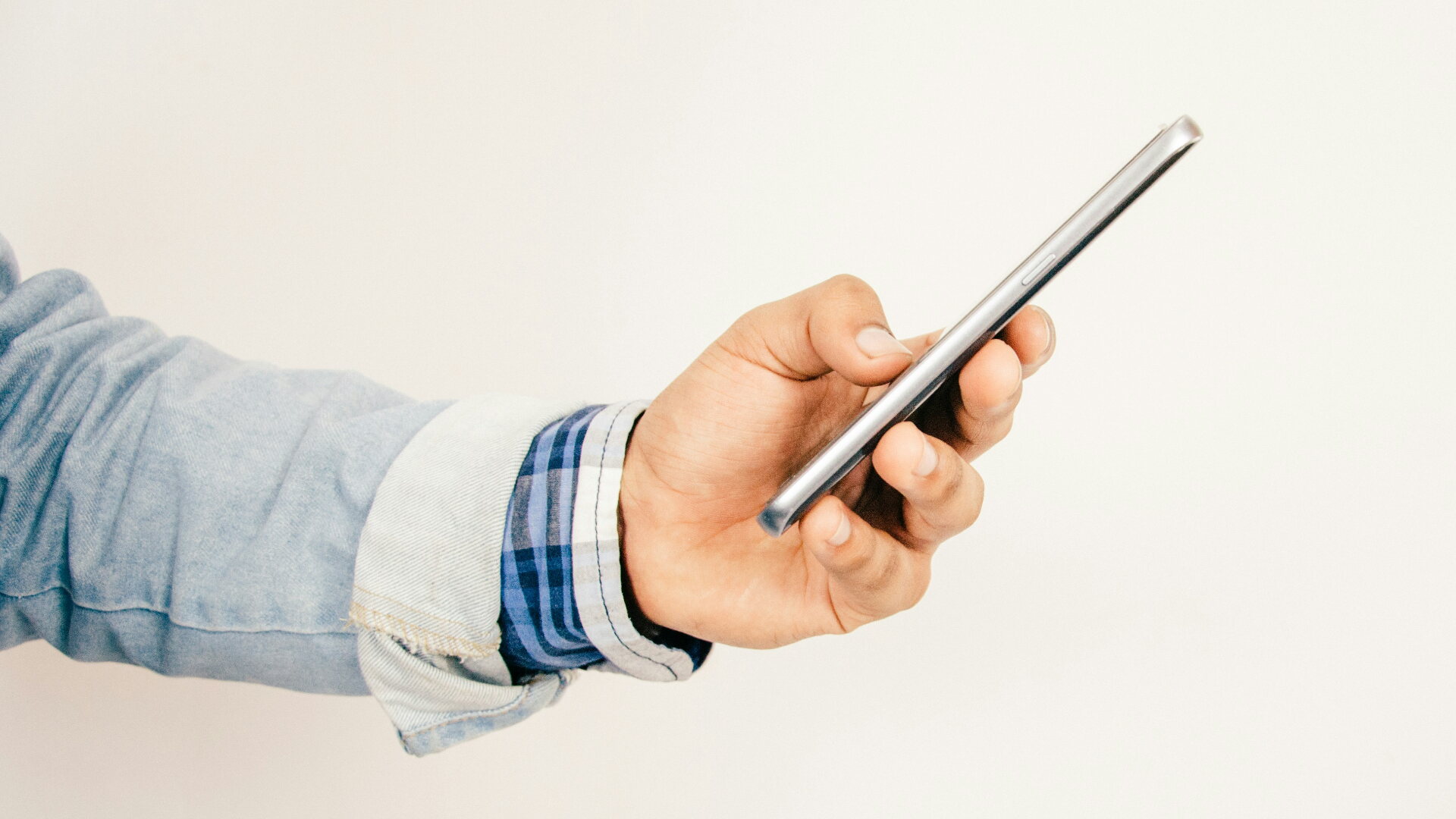 Person mit Handy
