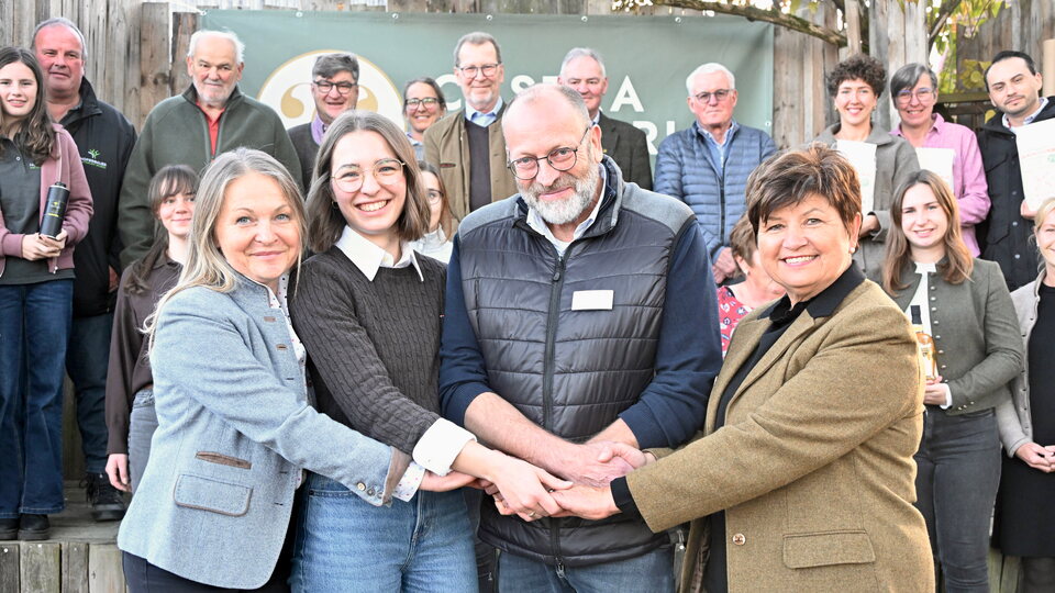 Gruppenfoto mit Händen zusammen