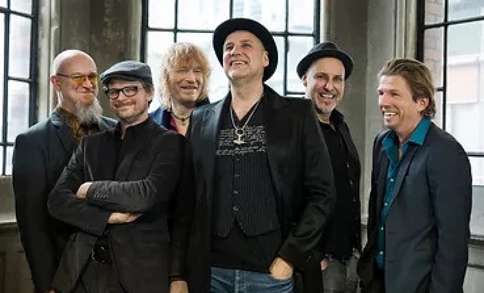 06_08_fury-in-the-slaughterhouse_foto-mart